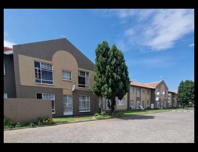 2 BEDROOM TOWNHOUSE FOR SALE IN VERWOERDPARK